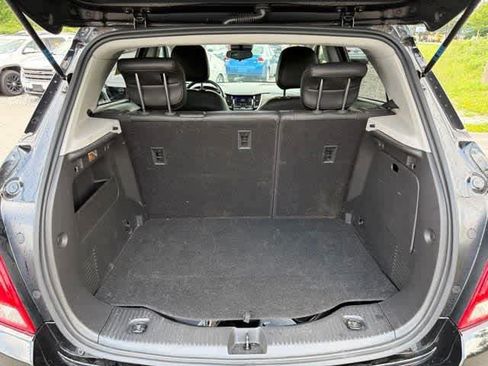 Used 2022 Chevrolet Trax LT w/ Premium Seat Package AWD/4WD image 12