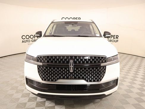 New 2025 Lincoln Navigator Reserve AWD/4WD image 9