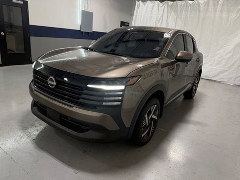 Used 2025 Nissan Kicks SV FWD image 23