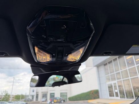 Used 2024 BMW 540i xDrive w/ Premium Package image 31