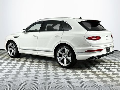 Used 2025 Bentley Bentayga AWD/4WD image 3