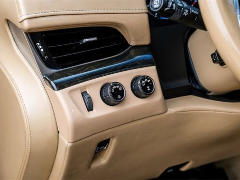 Used 2019 Cadillac Escalade Platinum image 30