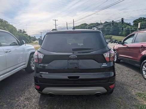 Used 2018 Ford Escape SE w/ SE Sync 3 Package FWD image 1