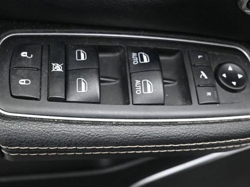 Used 2019 RAM 1500 Laramie AWD/4WD image 7