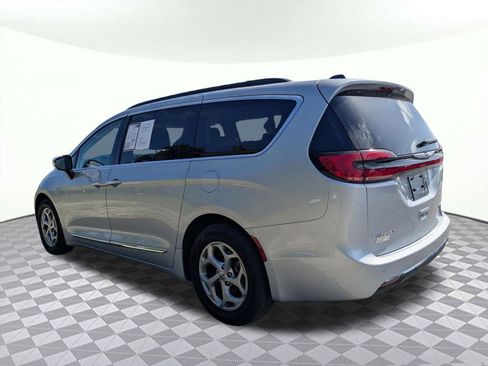 Used 2023 Chrysler Pacifica Limited image 5