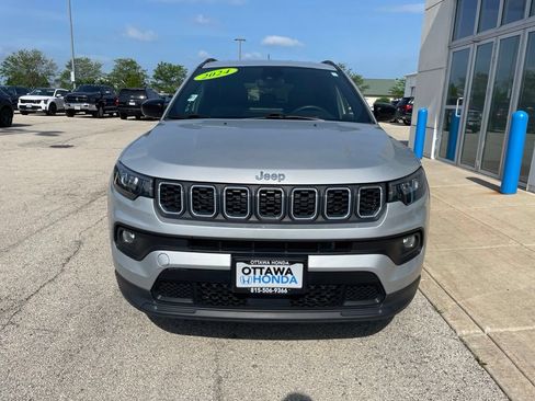 Used 2024 Jeep Compass Latitude AWD/4WD image 3