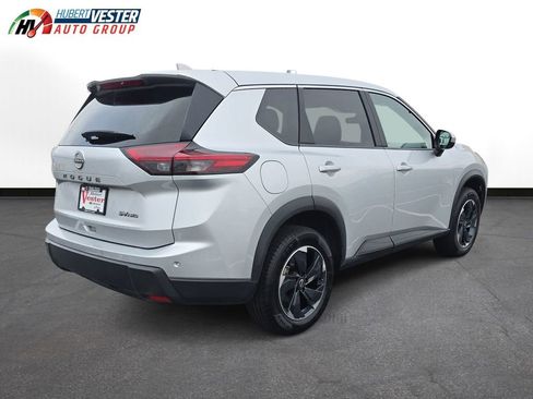 Used 2024 Nissan Rogue SV image 6