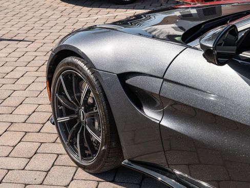 Used 2021 Aston Martin V8 Vantage Roadster image 16