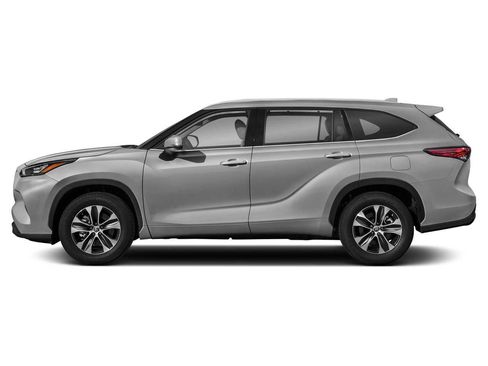Used 2022 Toyota Highlander XLE AWD/4WD image 3