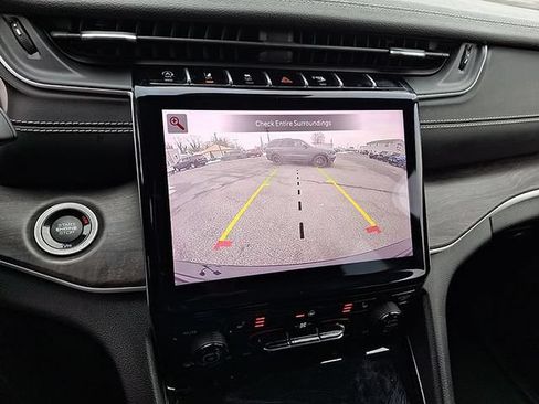 Used 2023 Jeep Grand Cherokee Limited AWD/4WD image 17