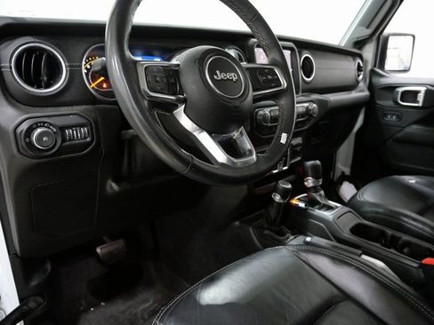 Used 2018 Jeep Wrangler Unlimited Sahara image 12