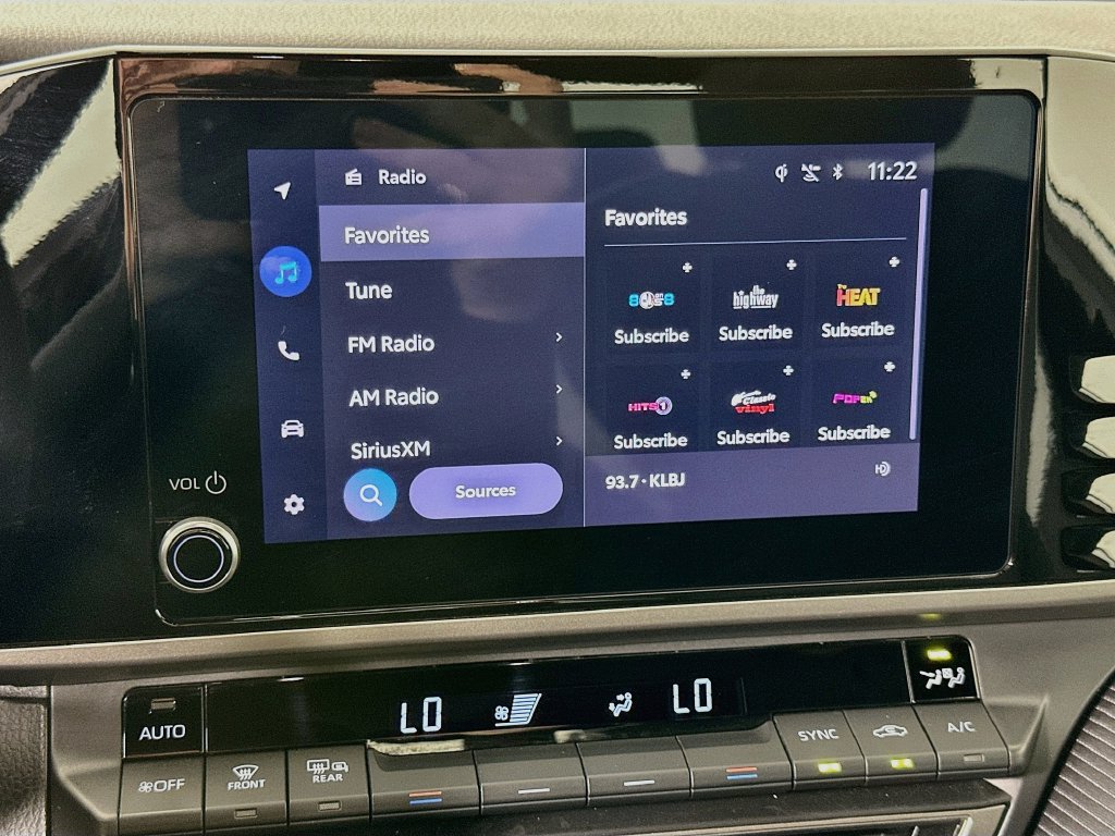 Used 2025 Toyota Camry SE w/ Convenience Package FWD image 15