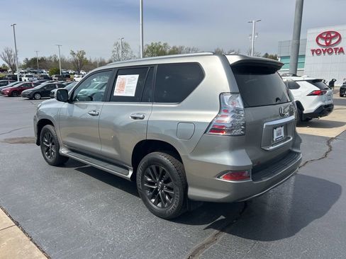 Used 2022 Lexus GX 460 Premium w/ Premium Package image 19