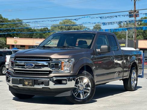 Used 2018 Ford F150 XLT w/ Trailer Tow Package RWD image 3