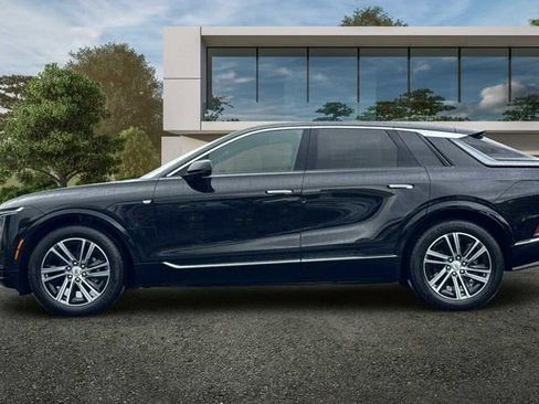 New 2026 Cadillac Lyriq Premium Luxury AWD/4WD image 7