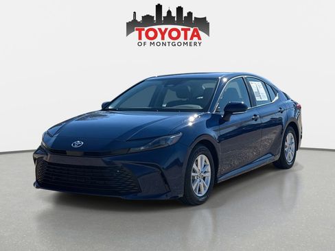 Used 2025 Toyota Camry LE image 7