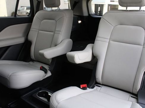 Used 2025 Lincoln Aviator AWD image 20