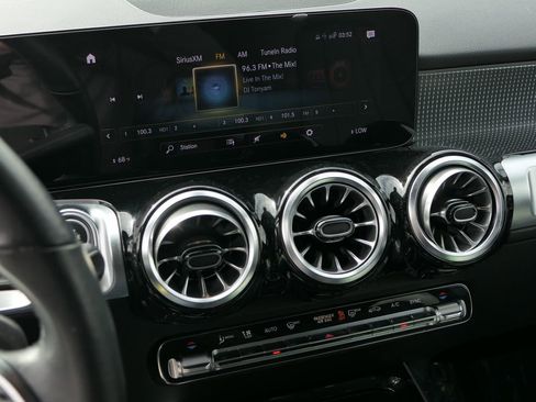 Used 2023 Mercedes-Benz GLB 250 image 20