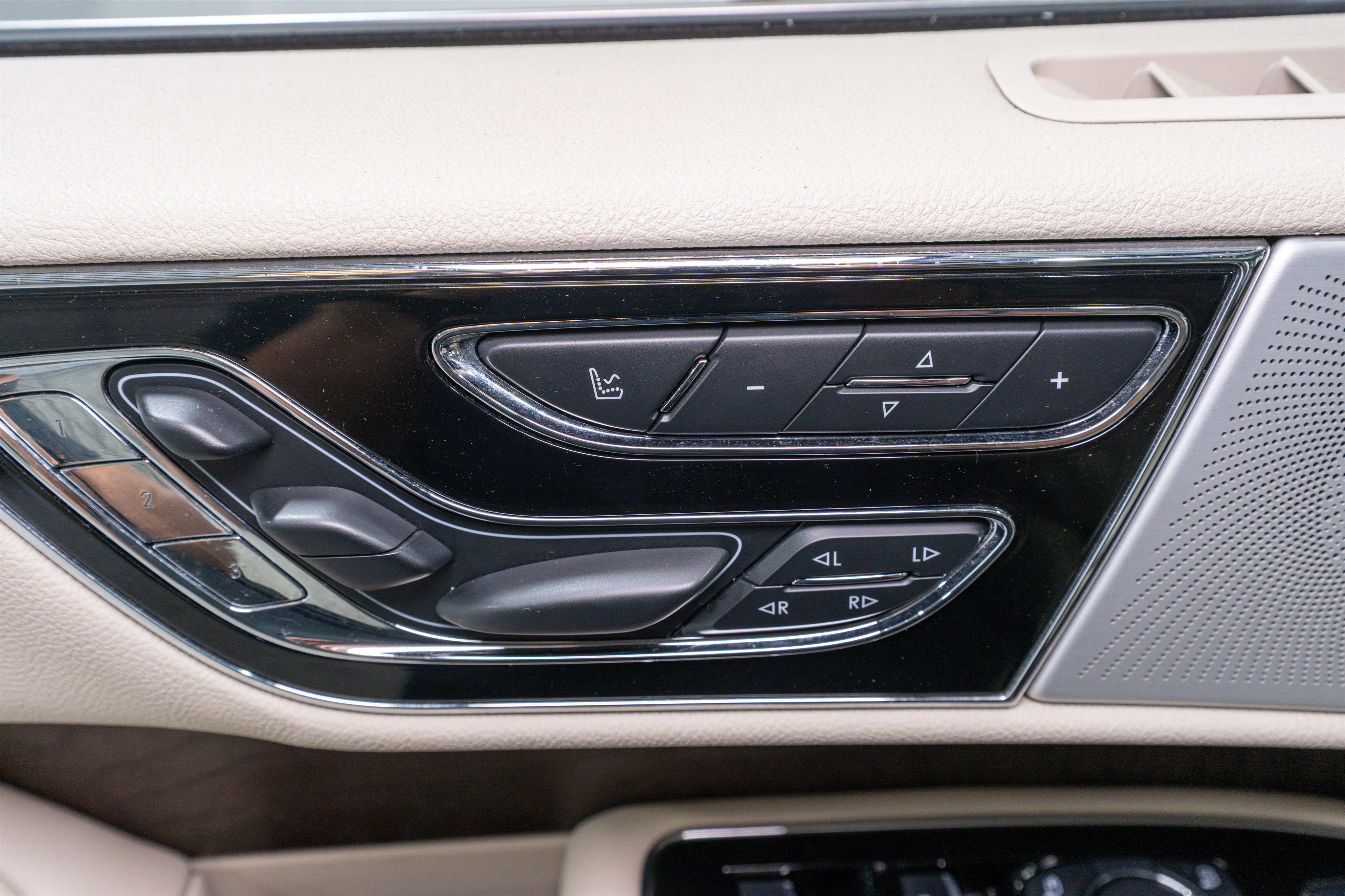 Used 2019 Lincoln Navigator Reserve AWD/4WD image 15