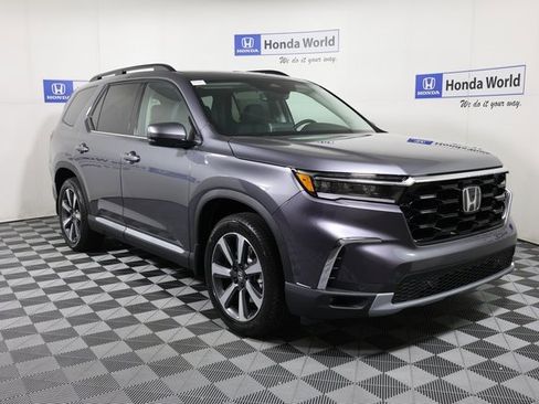 New 2025 Honda Pilot Touring image 3