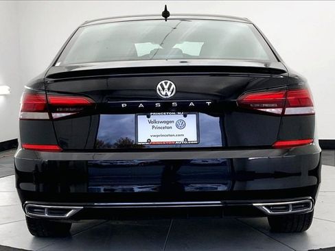 Used 2022 Volkswagen Passat 2.0T R-Line image 4