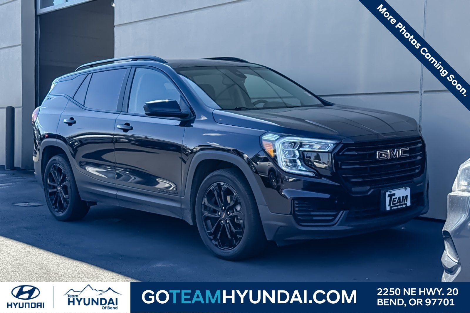 Used 2022 GMC Terrain SLE w/ Driver Convenience Package FWD image 1