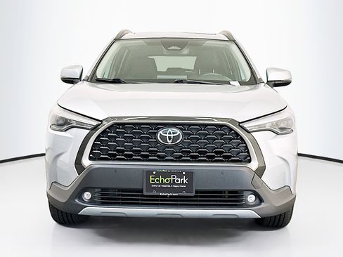 Used 2024 Toyota Corolla Cross XLE w/ Convenience Package image 2