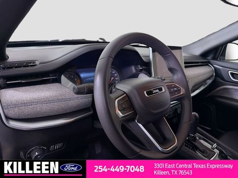 Used 2024 Jeep Compass Latitude image 10