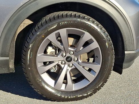 Used 2022 Ford Explorer XLT w/ Equipment Group 202A image 9