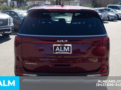 Used 2024 Kia Carnival LX FWD image 6