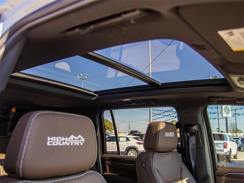 Used 2024 Chevrolet Suburban High Country image 21