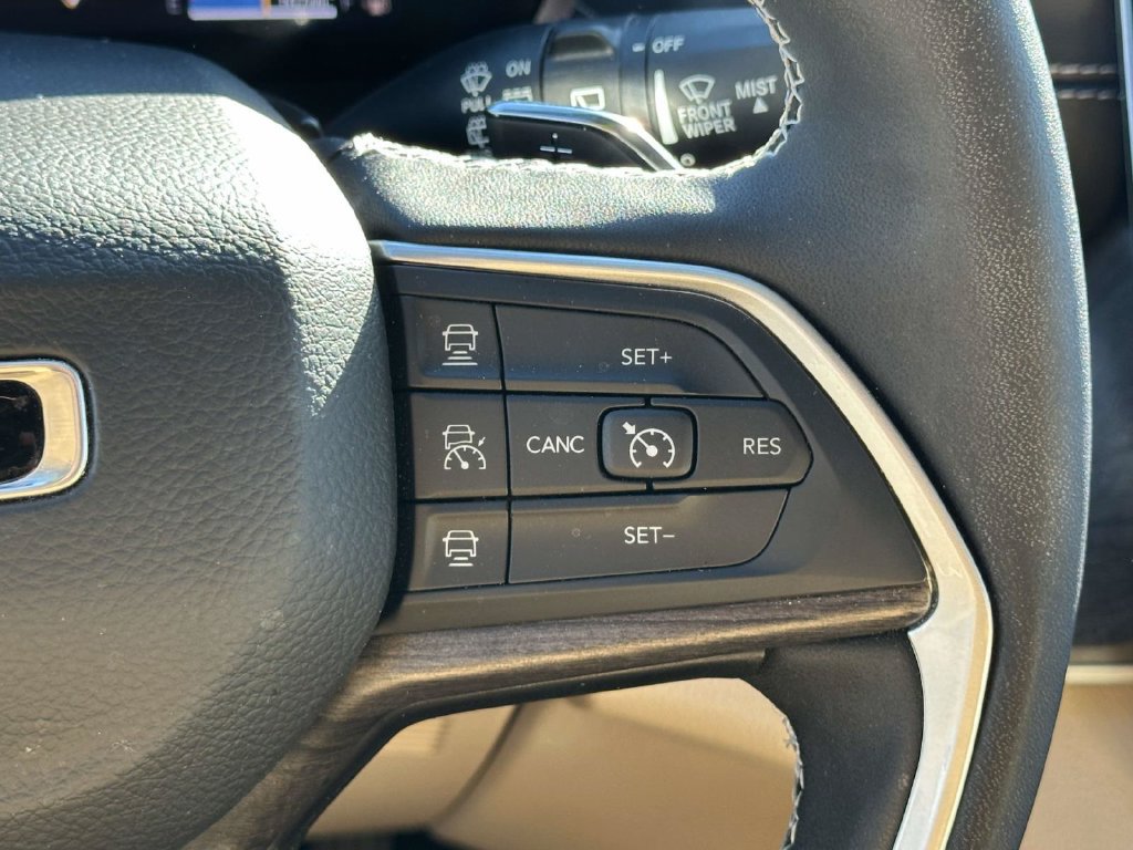 Used 2024 Jeep Grand Cherokee Limited AWD/4WD image 23