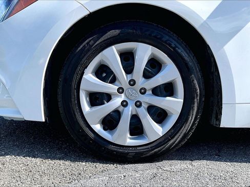 Used 2025 Toyota Corolla LE FWD image 9