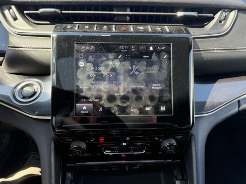 Used 2023 Jeep Grand Cherokee Altitude image 13