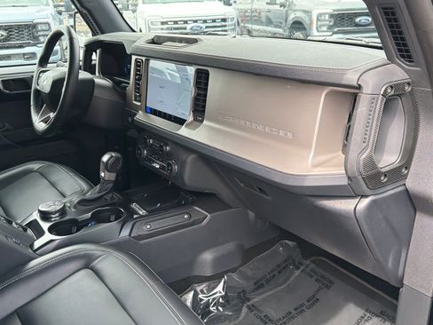 Certified 2025 Ford Bronco Outer Banks AWD/4WD image 16