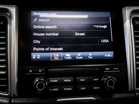 Used 2018 Porsche Macan Turbo w/ Premium Package Plus image 28