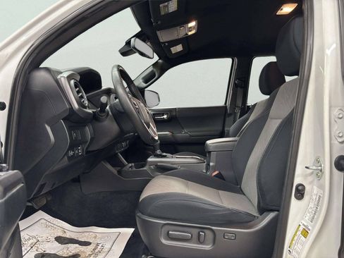 Used 2021 Toyota Tacoma TRD Sport RWD image 12