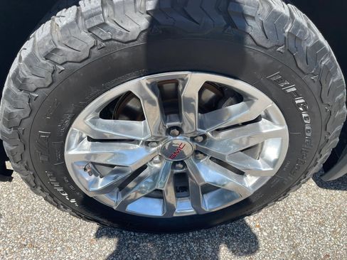 Used 2021 GMC Sierra 1500 SLT w/ SLT Premium Plus Package AWD/4WD image 9