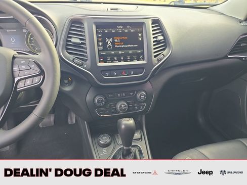 Used 2023 Jeep Cherokee Altitude Lux image 18