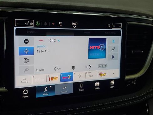 New 2025 Chrysler Pacifica Select image 24