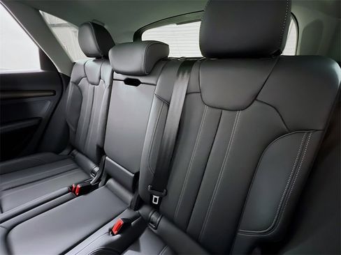 Used 2023 Audi Q5 e Premium Plus w/ Premium Plus Package image 23