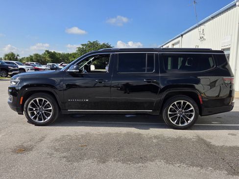 Used 2024 Jeep Wagoneer L Series III w/ Premium Group I AWD/4WD image 2
