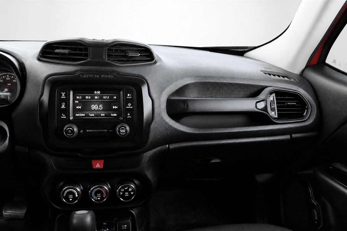 Used 2017 Jeep Renegade Altitude FWD image 30