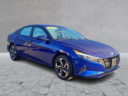 Certified 2023 Hyundai Elantra SEL w/ Convenience Package FWD image 3