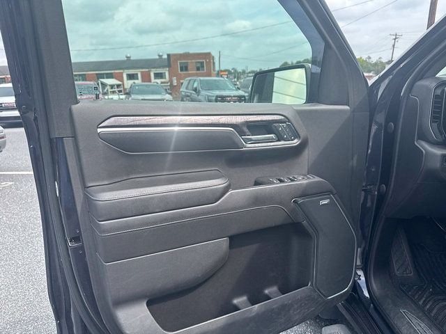 Used 2022 Chevrolet Silverado 1500 LTZ w/ LTZ Convenience Package II AWD/4WD image 11