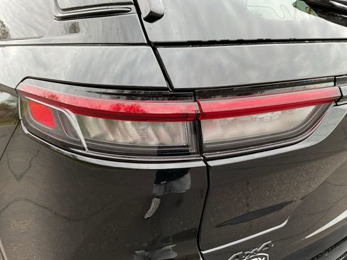 New 2025 Jeep Grand Cherokee Altitude AWD/4WD image 33