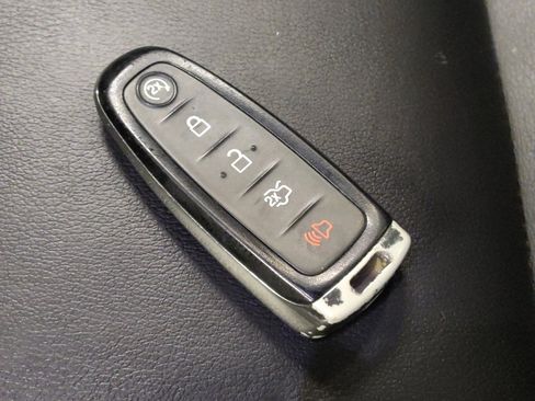 Used 2019 Ford Escape Titanium image 32