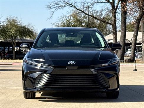 Used 2025 Toyota Camry LE image 2