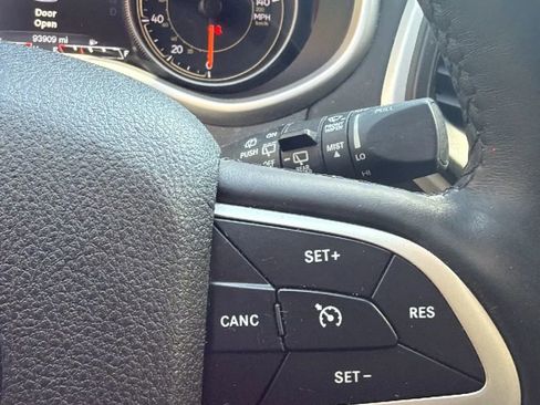 Used 2017 Jeep Cherokee Overland w/ Technology Group image 15