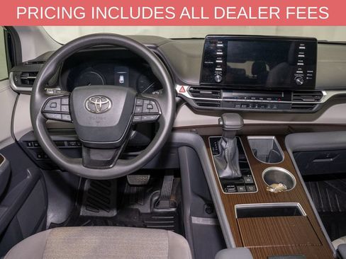 Used 2022 Toyota Sienna LE FWD image 6